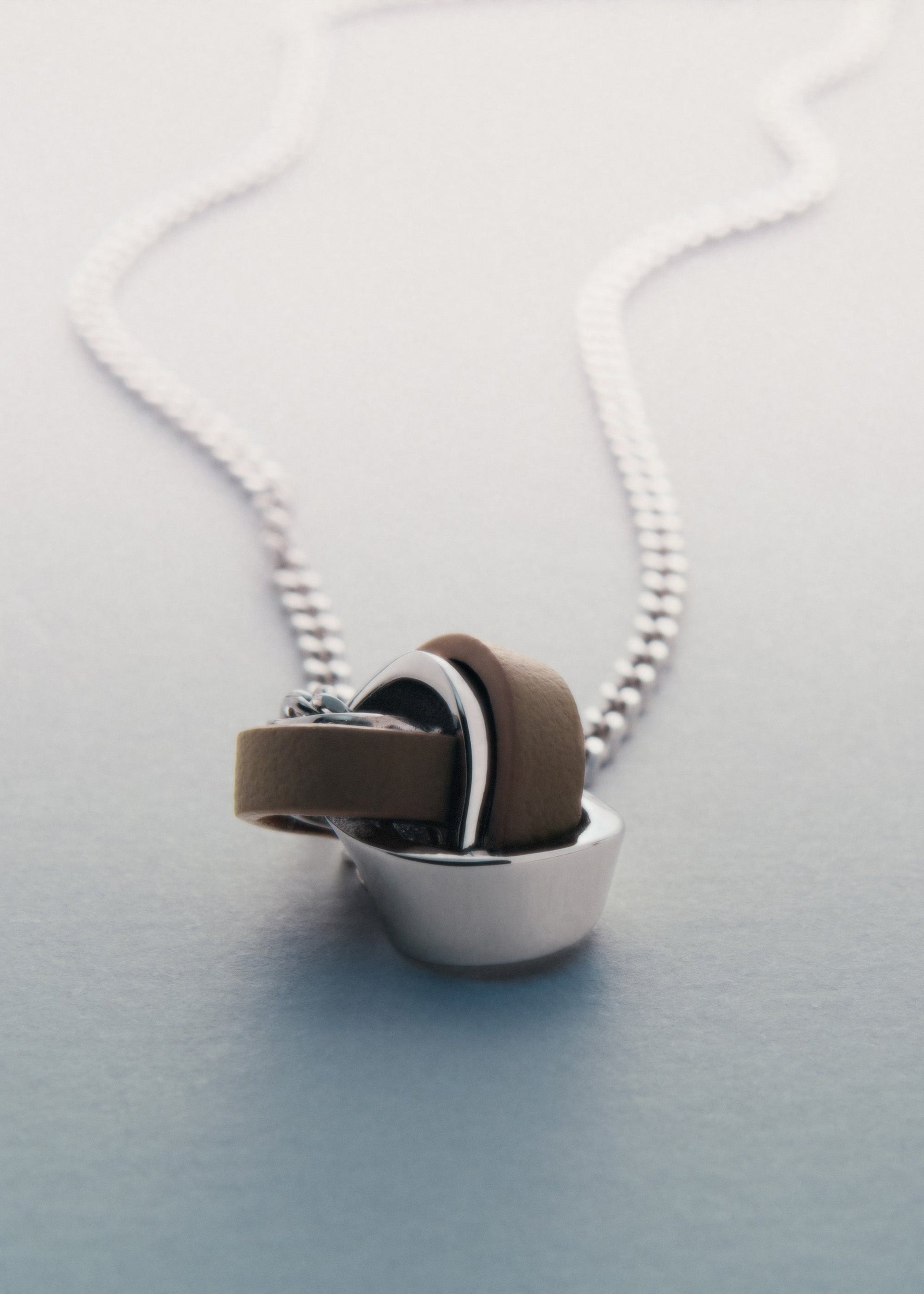 Ormé Necklace - Silver in rhodium with Taupe Leather