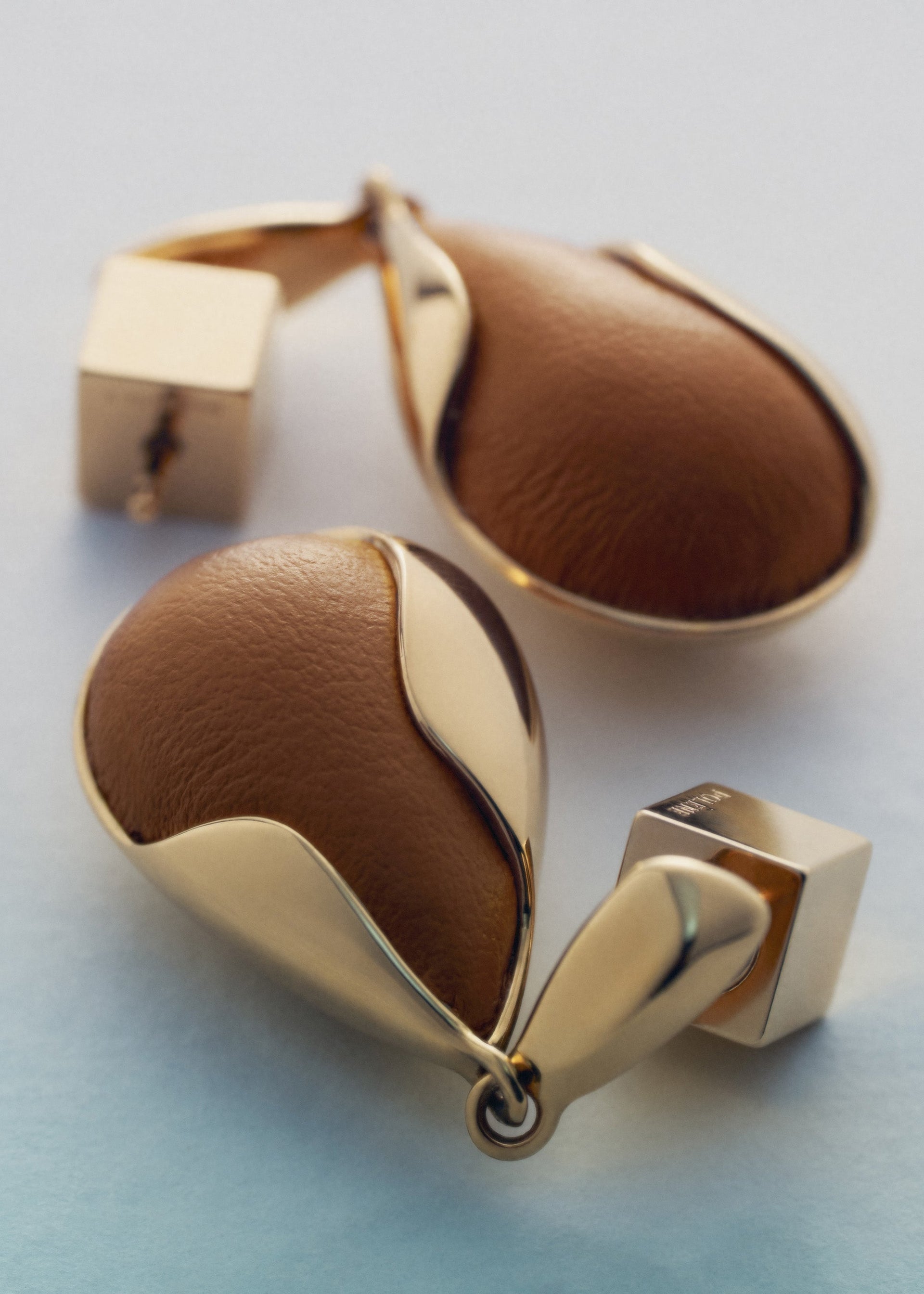 Ormé Earrings - Gold Gilded with Camel Leather