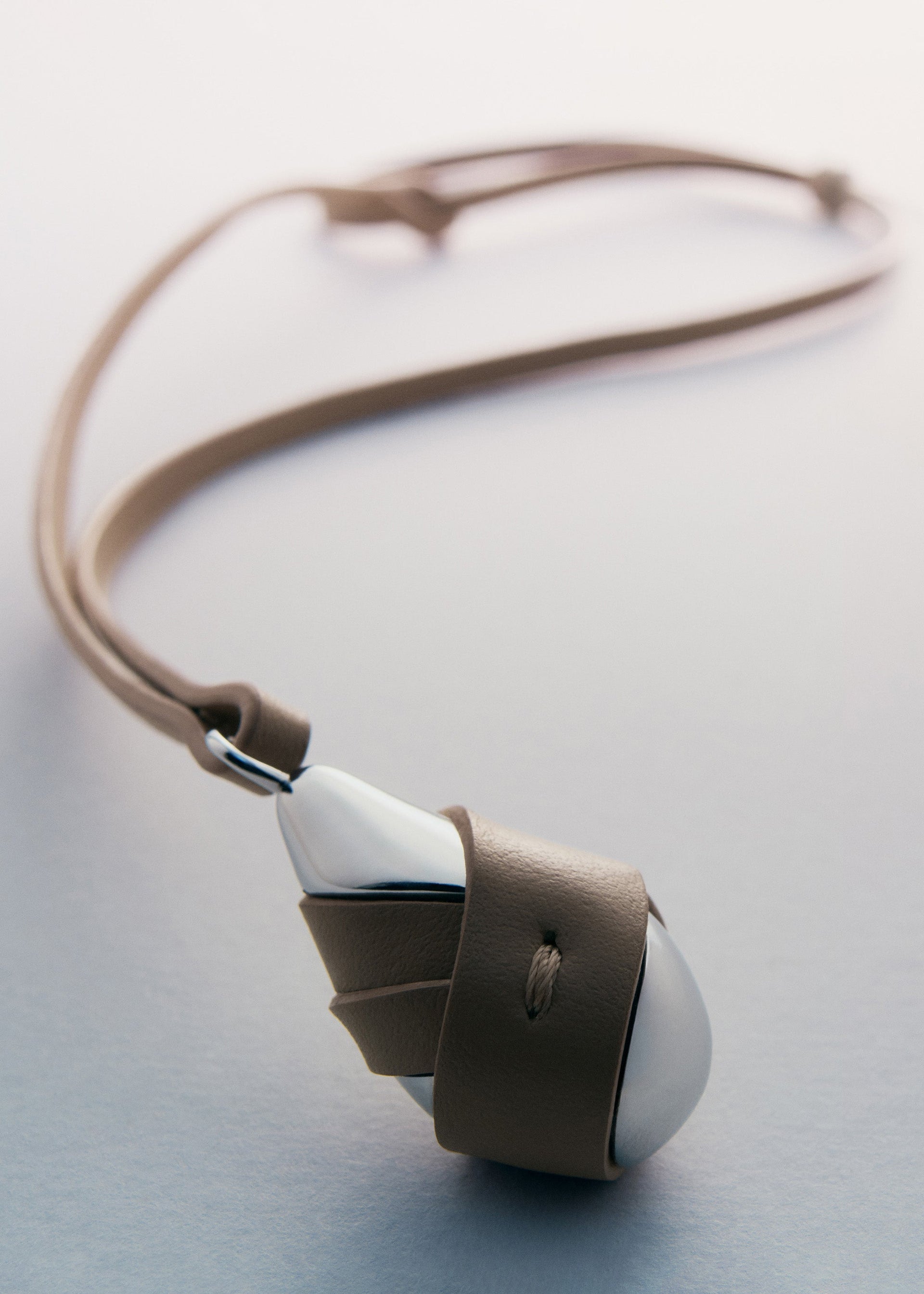 Ormé Pendant - Silver in rhodium with Taupe Leather