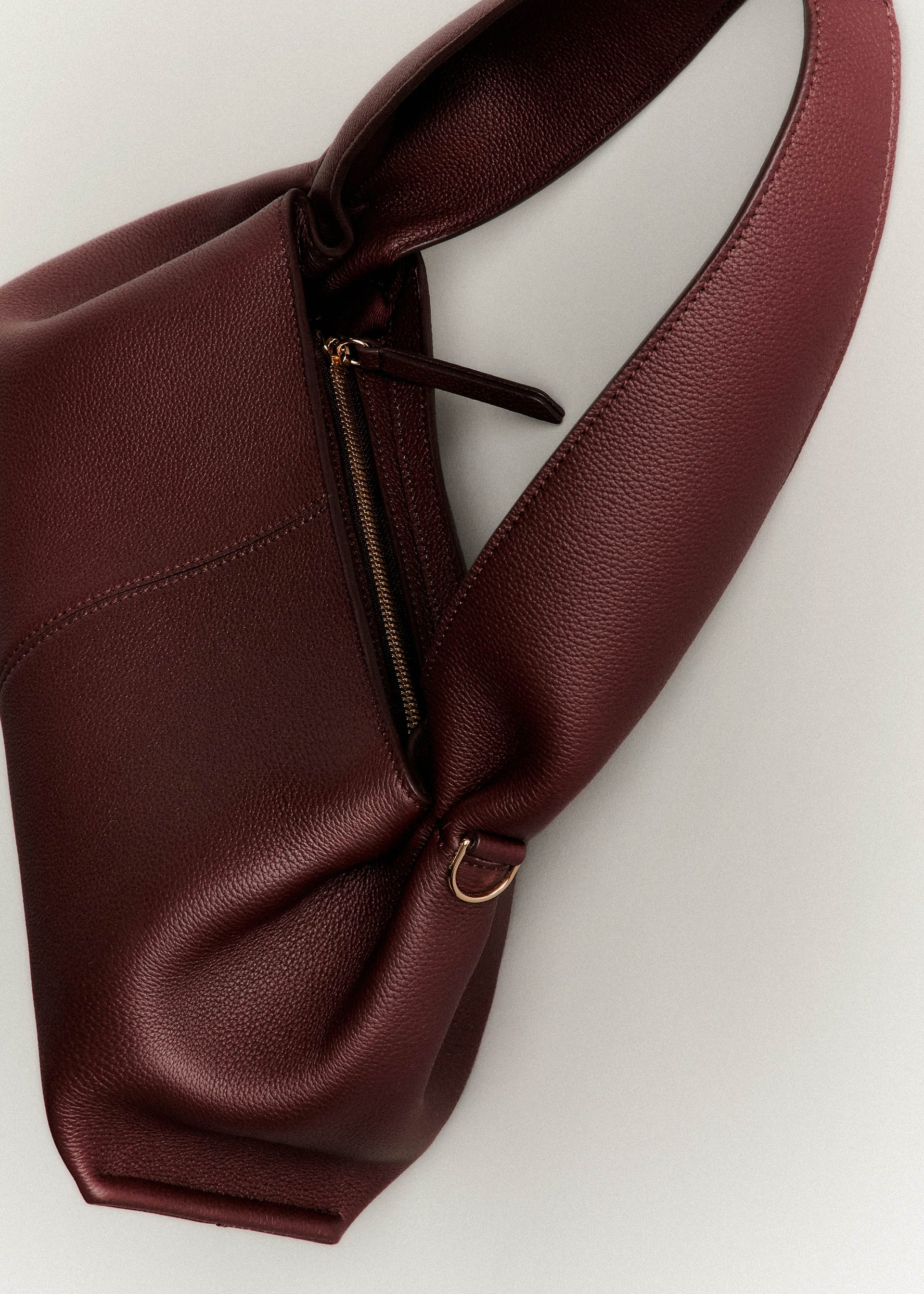 Numéro Neuf East West - Textured Black Cherry