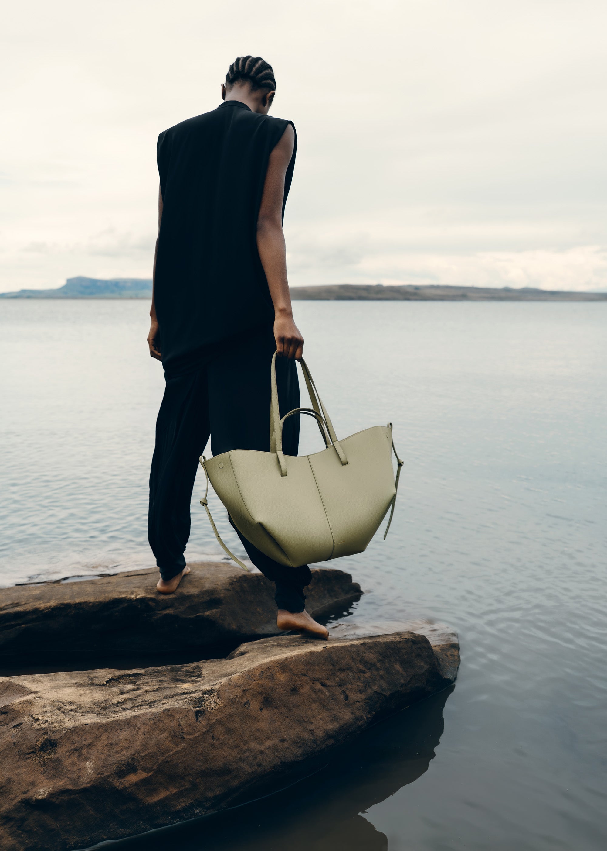 早い者勝ち！Polène ショルダーバッグ グレー レザー Polène | Bag - Cyme - Textured Linden – Polène EU
