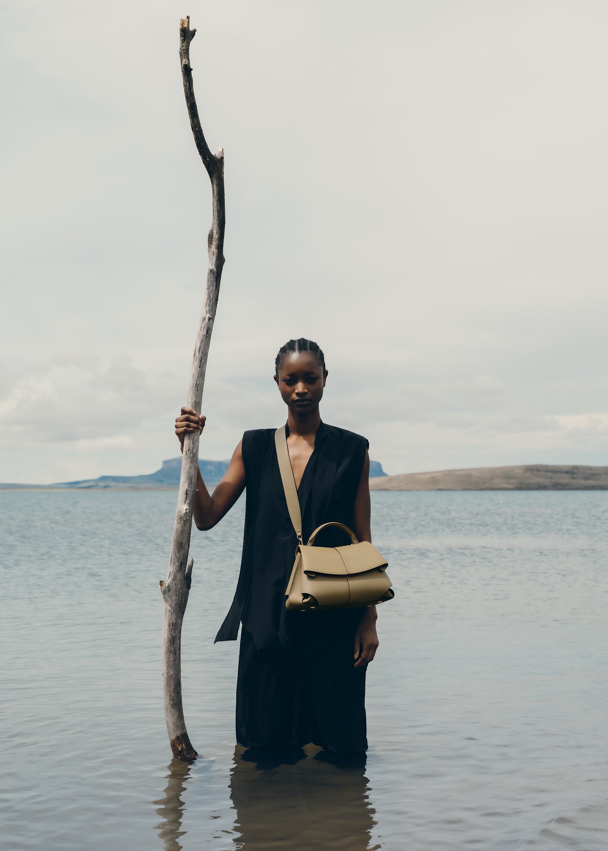 POLÈNE グレー カーフレザー ショルダーバッグ Polène | Bag - Mokki - Textured Smoky Olive – Polène EU