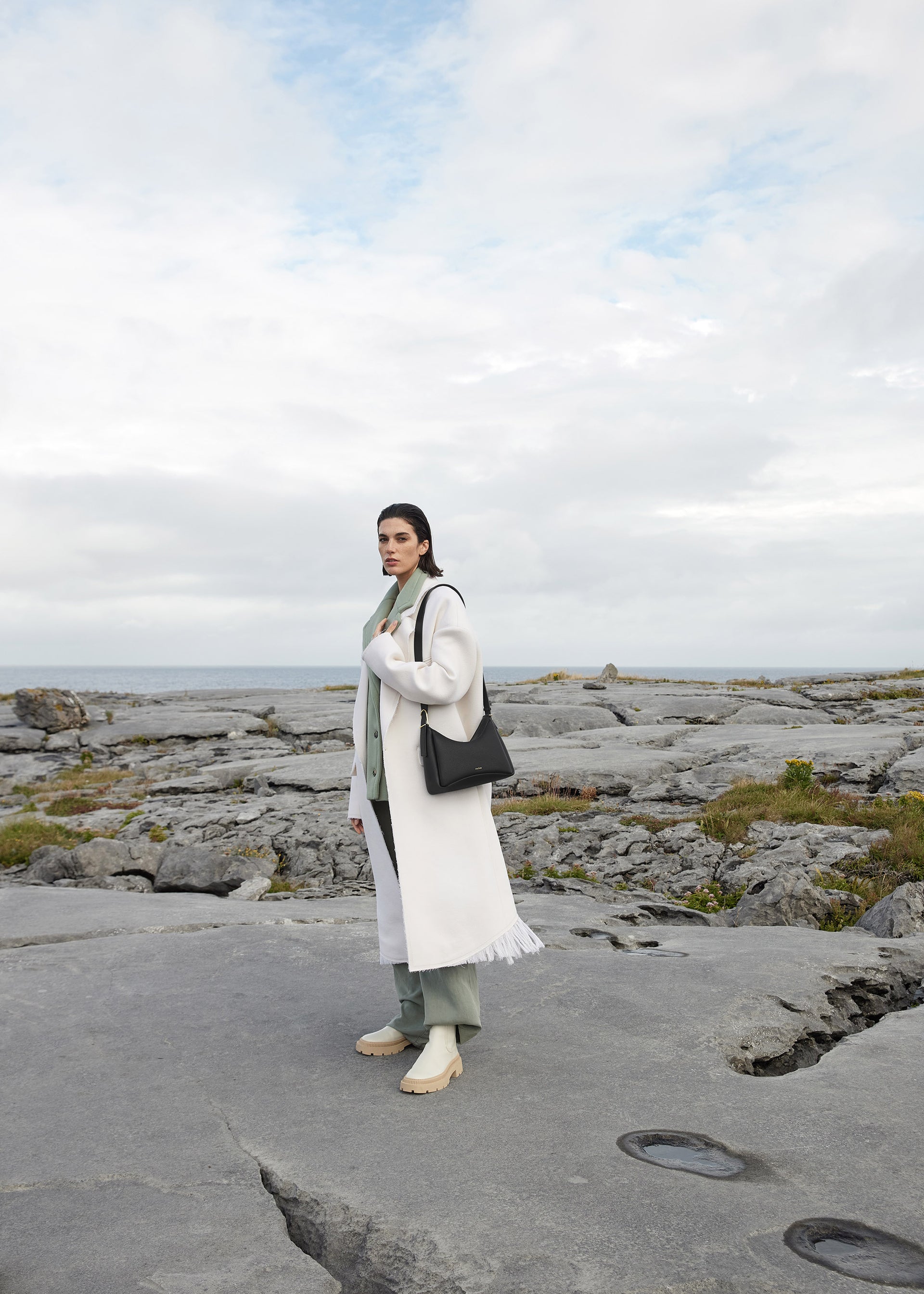 Umi - Textured Black